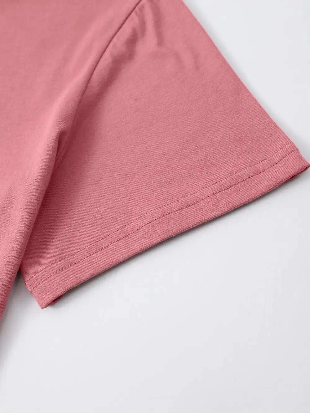 Tailored Round-Neck Short-Sleeve Graphic T-Shirt