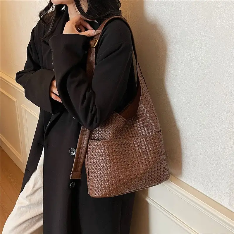 Casual Retro Handbag with Pendant