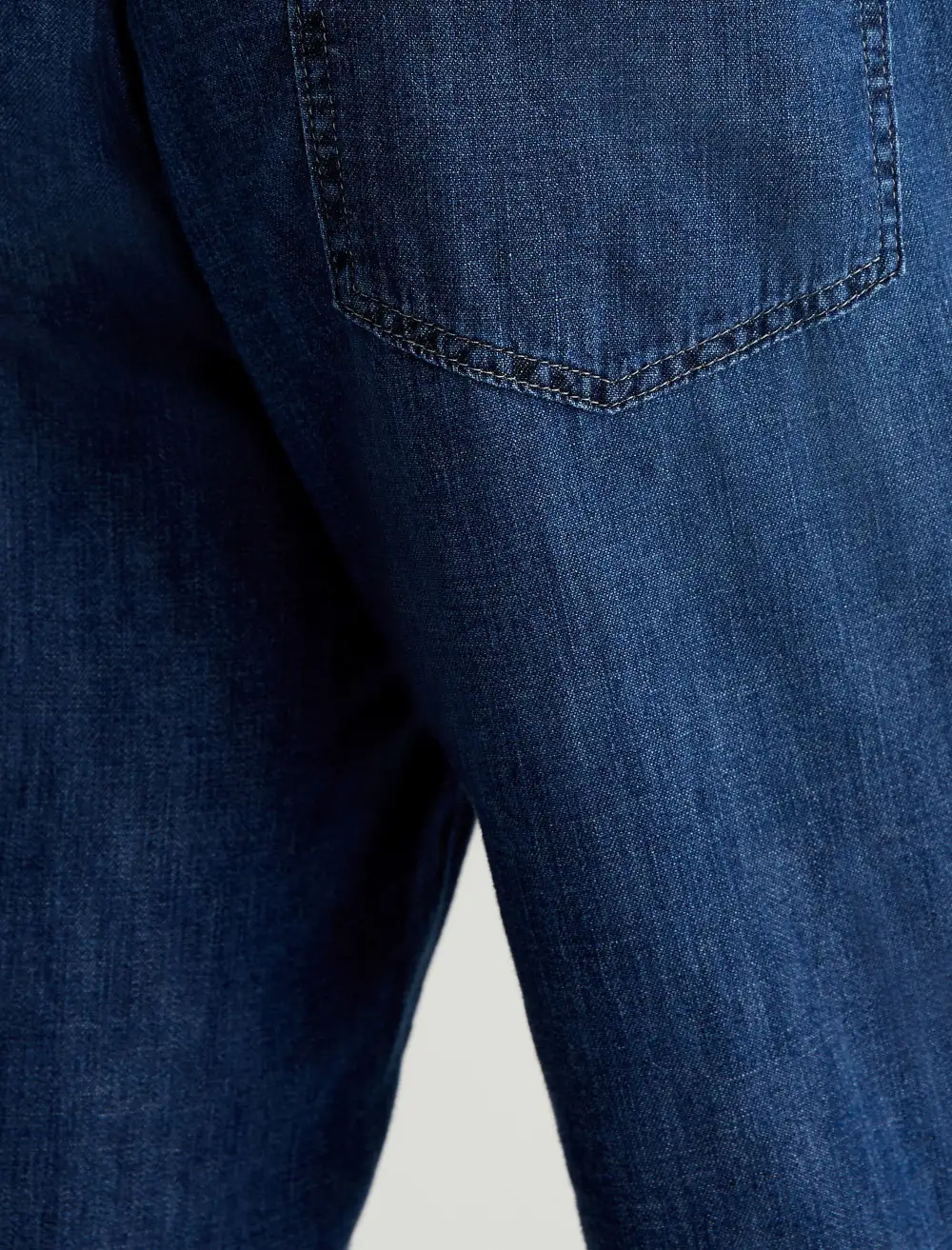 Men's Relaxed-Fit Lightweight Jeans