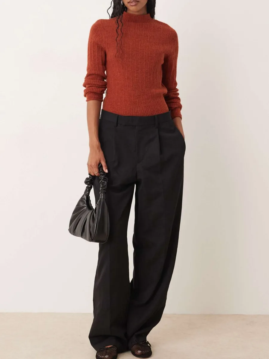 Chic Fitted Ribbed Sweater