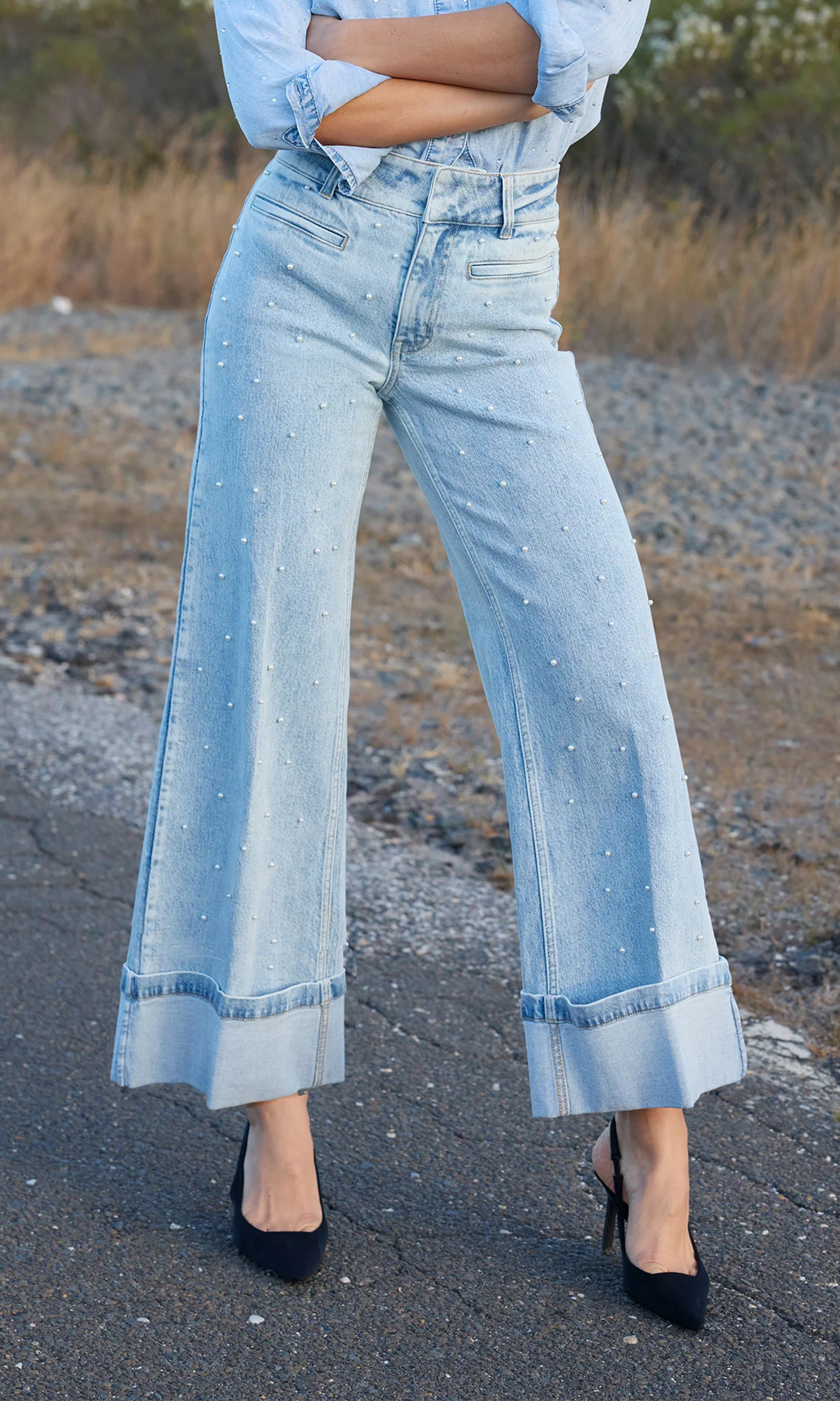 Light-Colored Premium Wide-Leg Jeans