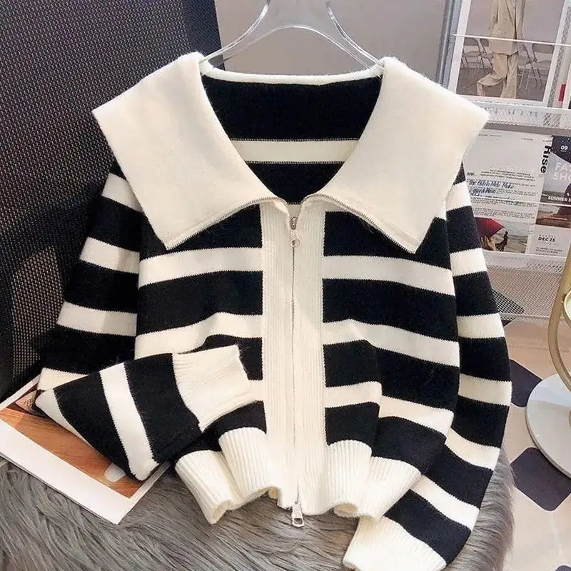 Chic Cropped Striped Knit Cardigan