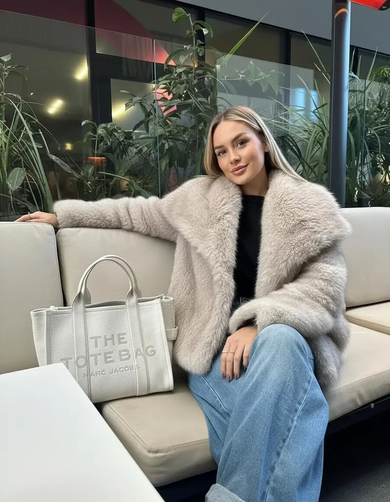 Women's Luxurious Oversize Solid Color Wide Lapel Snap Closure Fuzzy Thermal Outerwear, Fall & Winter Long Sleeve Outerwear, Faux Fur Outfit