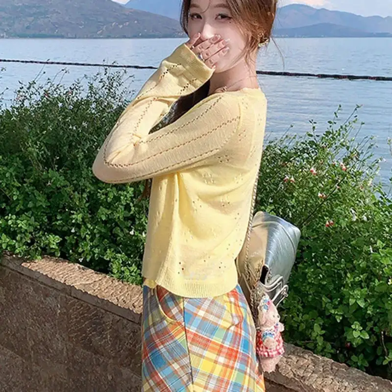 Cropped V-Neck Short-Sleeve Knit Cardigan