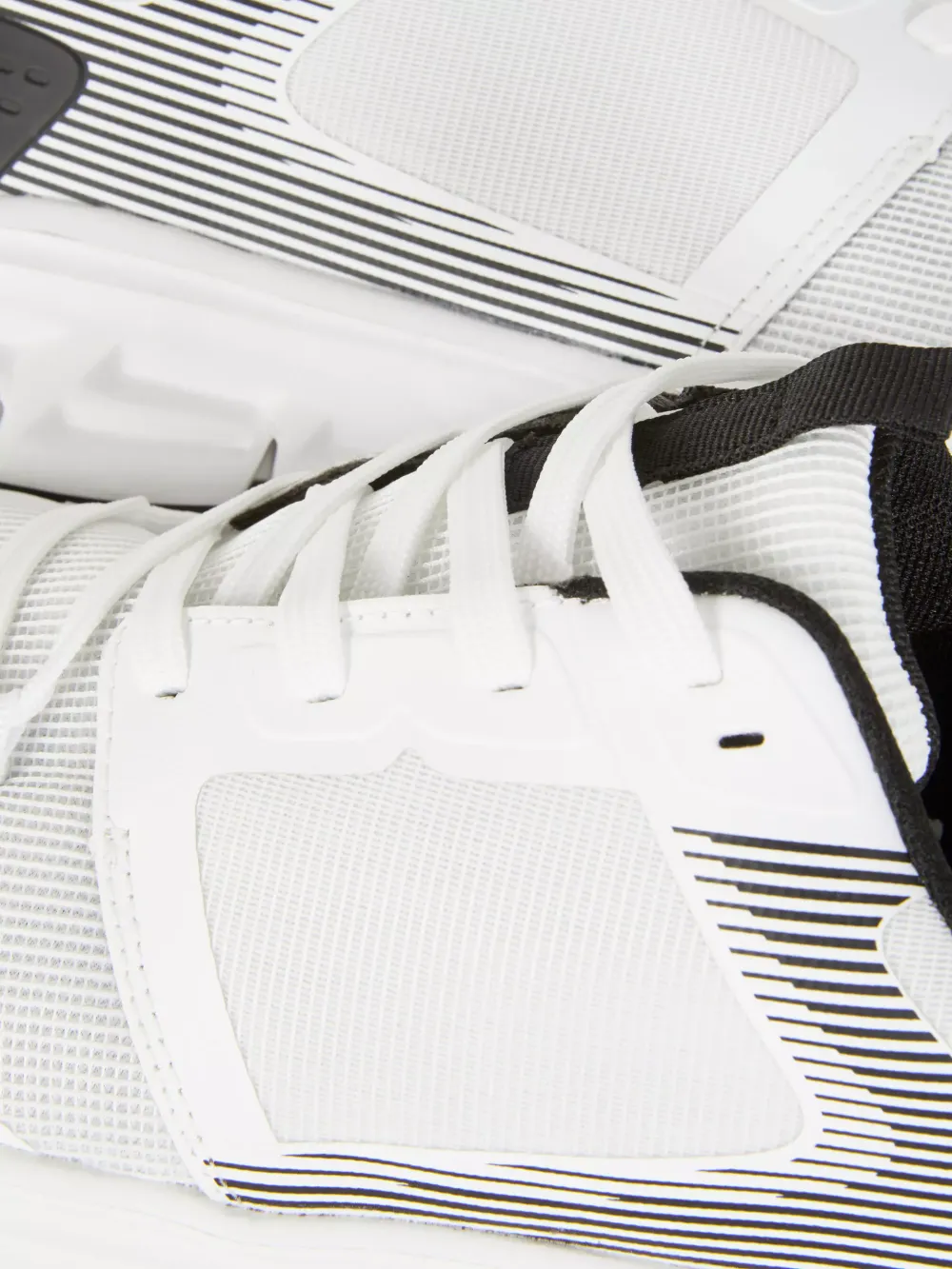 Lightweight And Breathable Mesh Leisure Sports Shoes