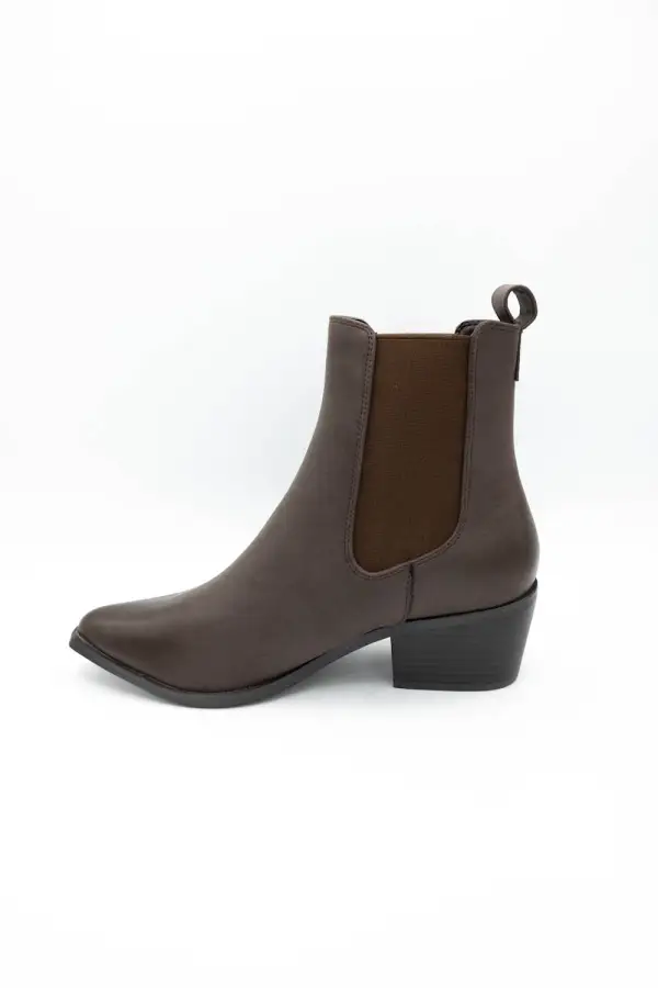 Classic Chelsea Leather Pointed Toe Ankle Bootie