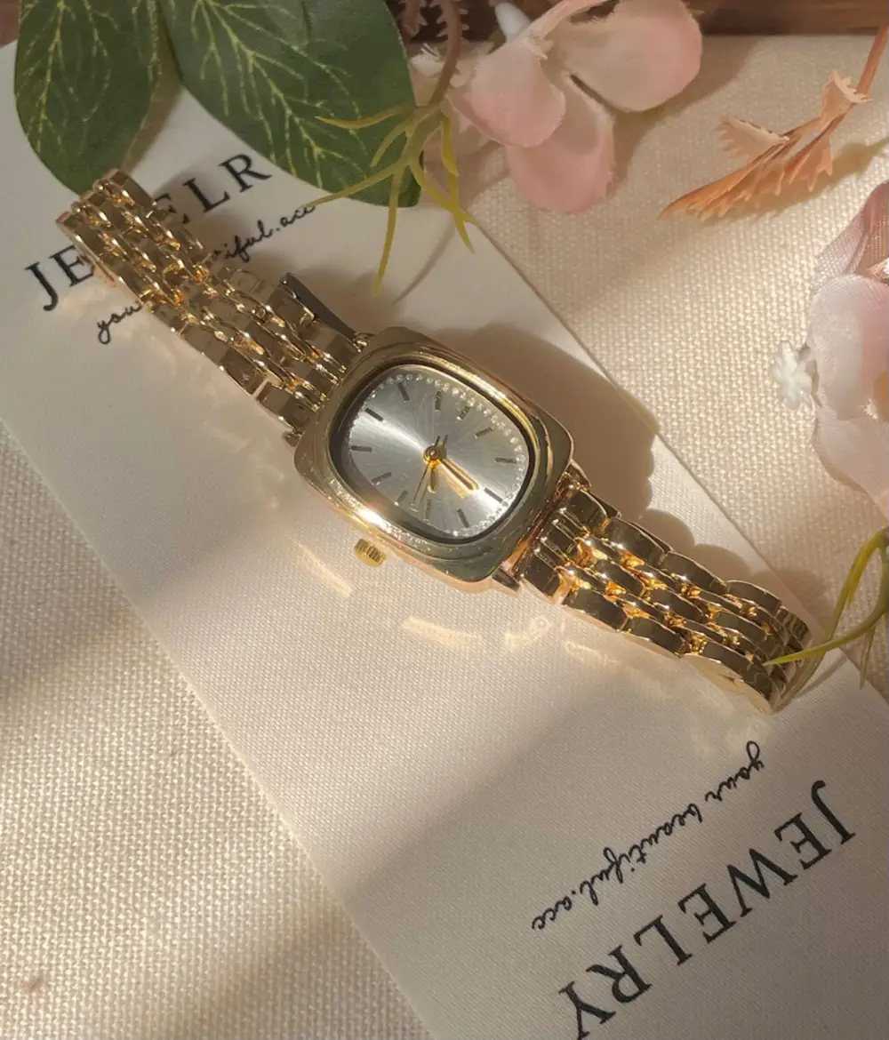 Streamlined Stainless Steel Link Fashion Watch