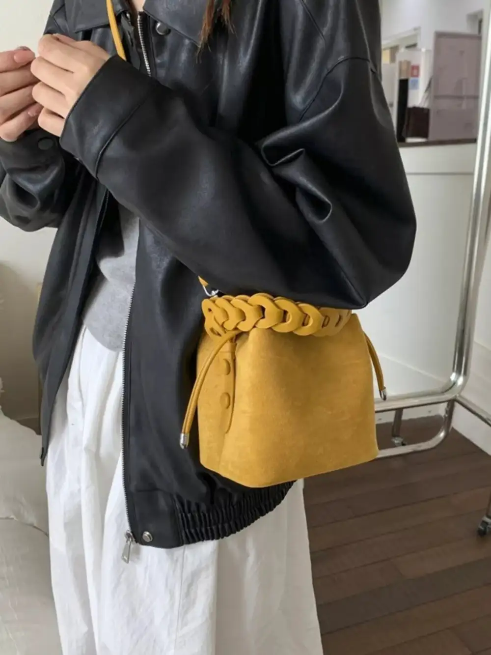 Chain Strap Crossbody Bag