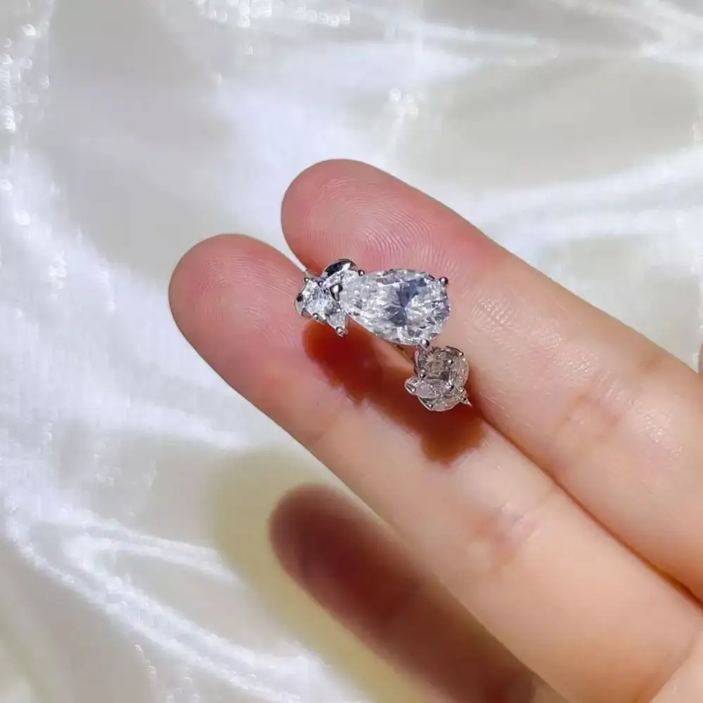 Graceful Shine Sterling Silver Moissanite Ring