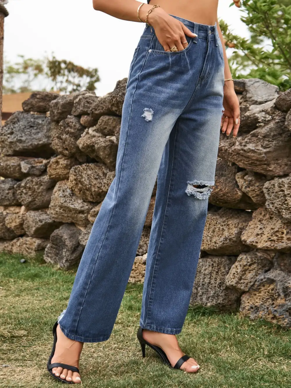 Everyday Distressed Pocketed Denim Jeans