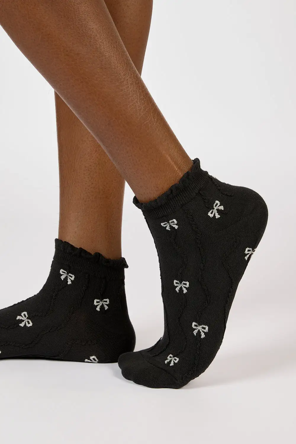 Classic Wavy Bows Ankle Socks