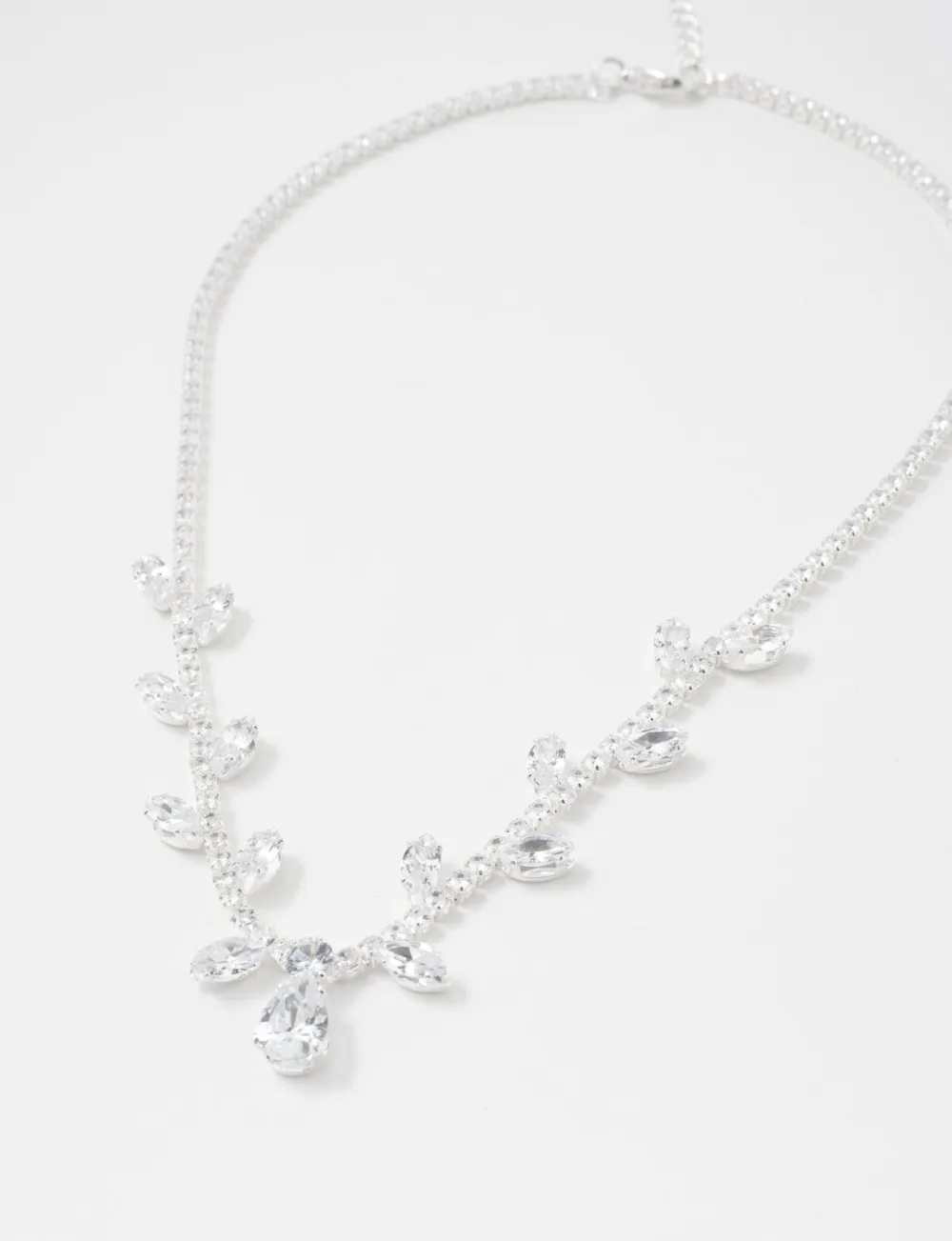 Elegant And Exquisite Crystal Pendant Necklace