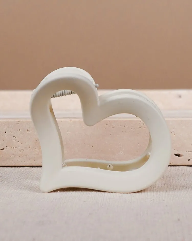 Poised Heart Matte Hair Clip