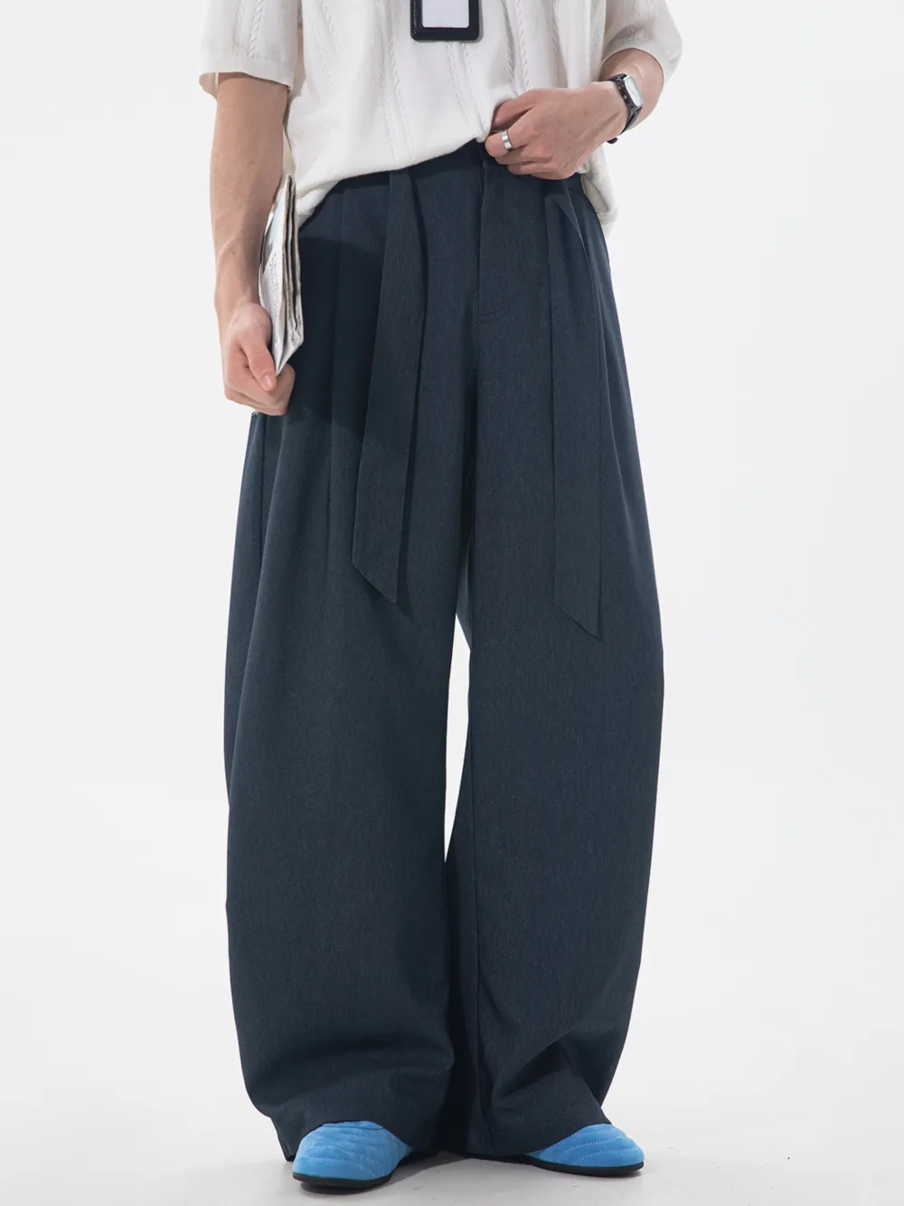 Lightweight Curved-Leg Drawstring Casual Jeans