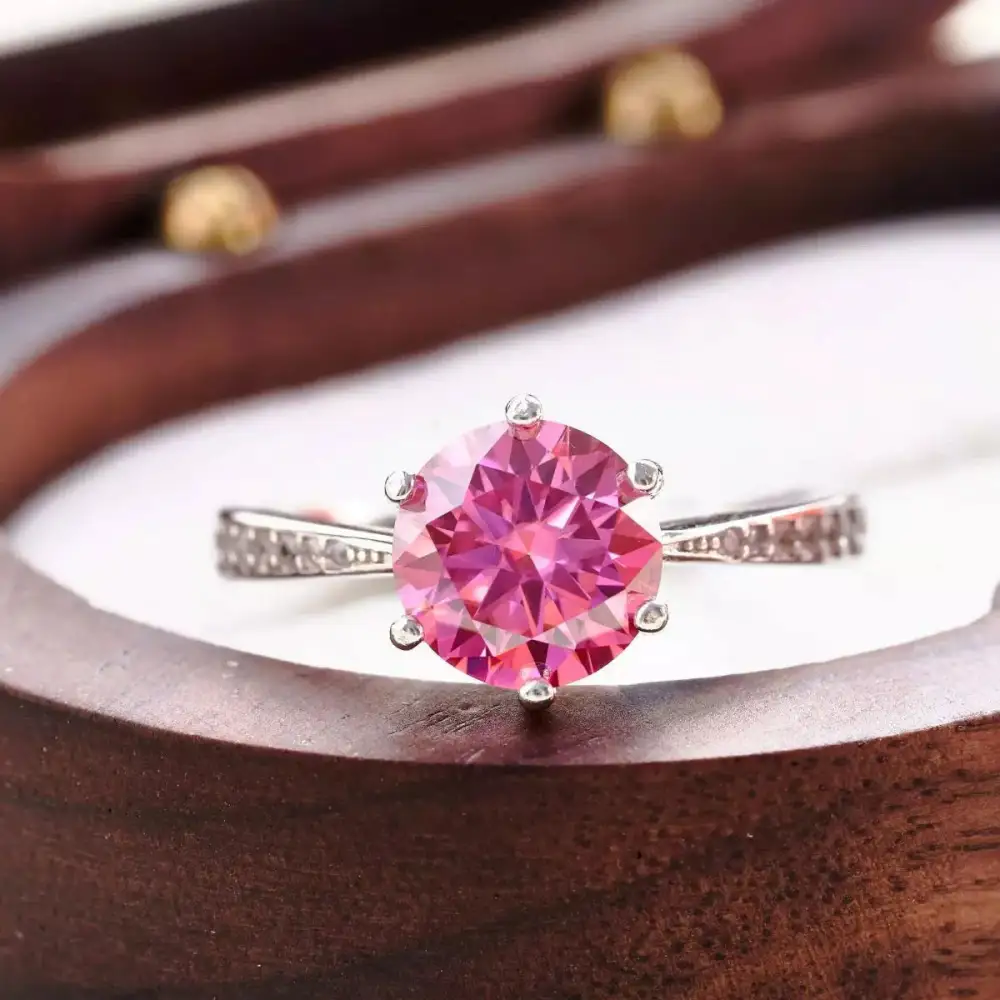 Glossy Ring with Sterling Silver Moissanite