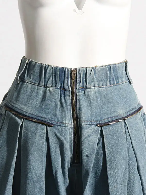 Relaxed Fit Wide Leg Seamed Pleated Zip Detail Pocket Jeans