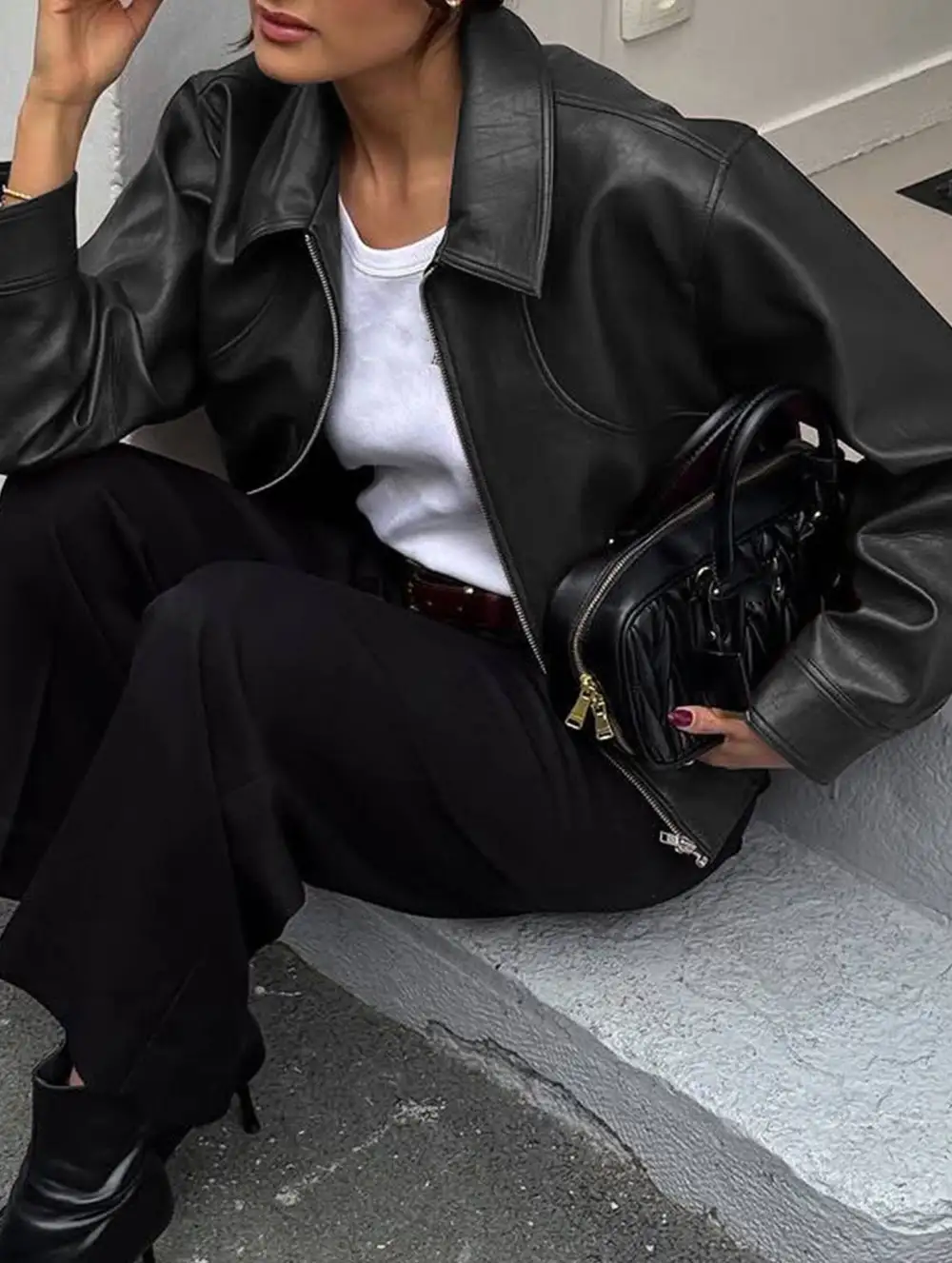 Clean Front Long-Sleeved Leather Jacket