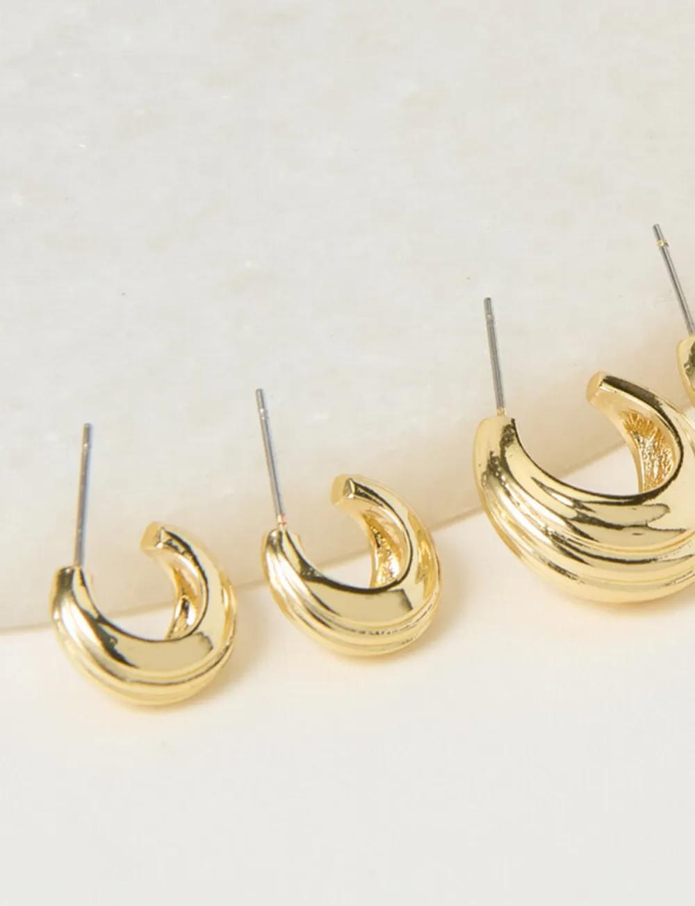 Exquisite Low-Key Small Ribbed Creative Gold Earrings