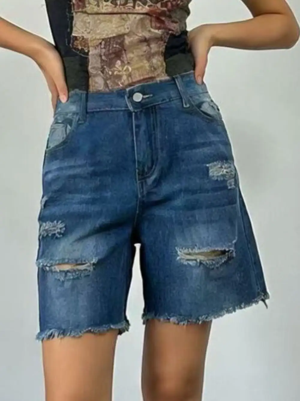 Modern Raw Hem Frayed Hem Frayed Distressed Shorts