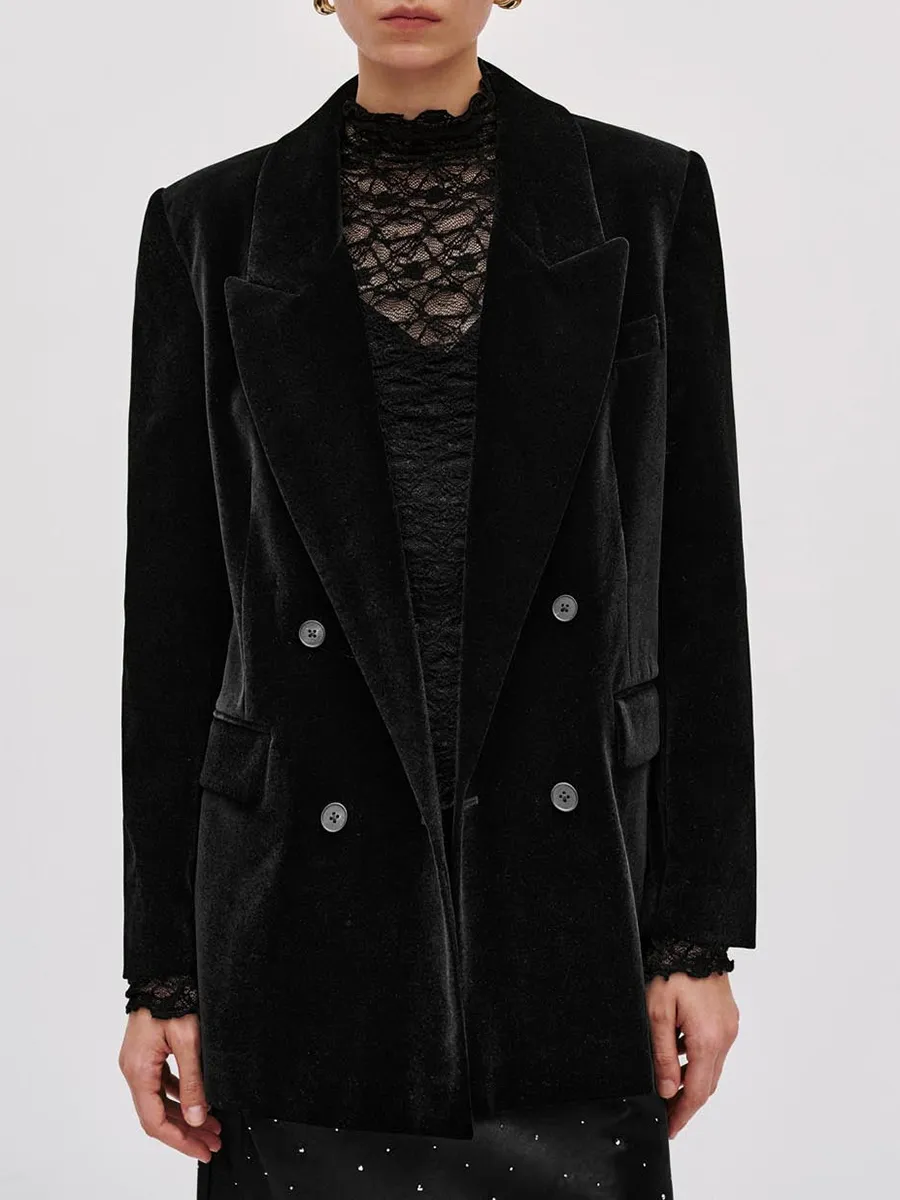 A Loose And Fluffy Coat In An Elegant Style For Women