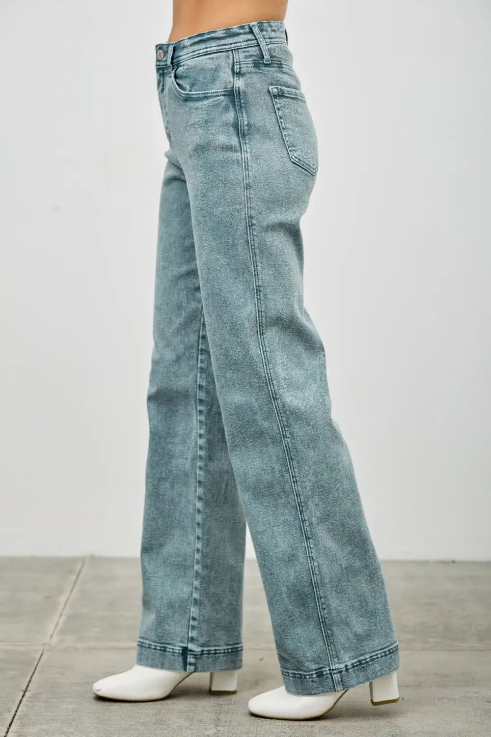 Refined High-Rise Slim-Fit Pocketed Stretch Wide Straight Jeans