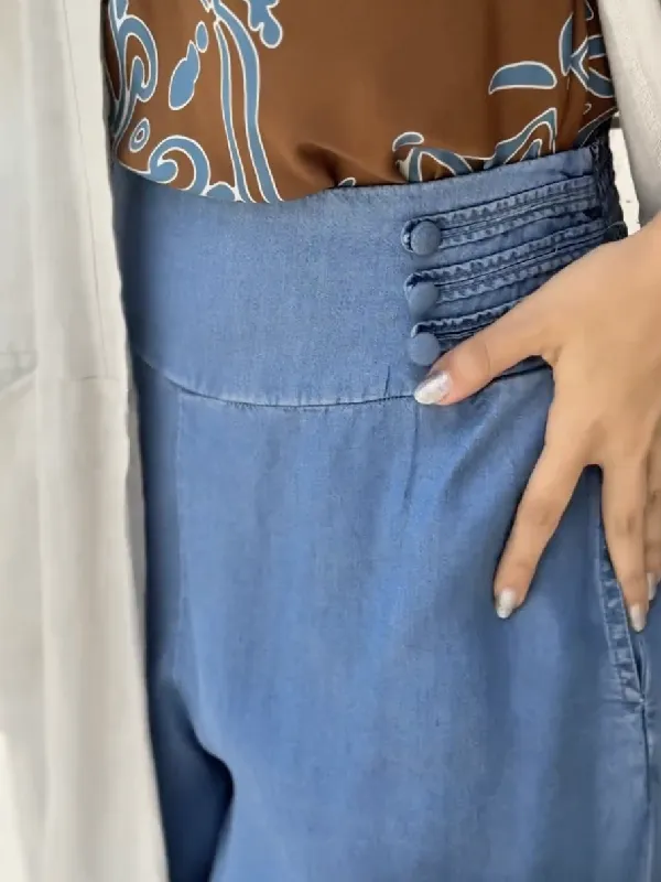 Minimal Relaxed Fit Wide Leg Seamed Jeans