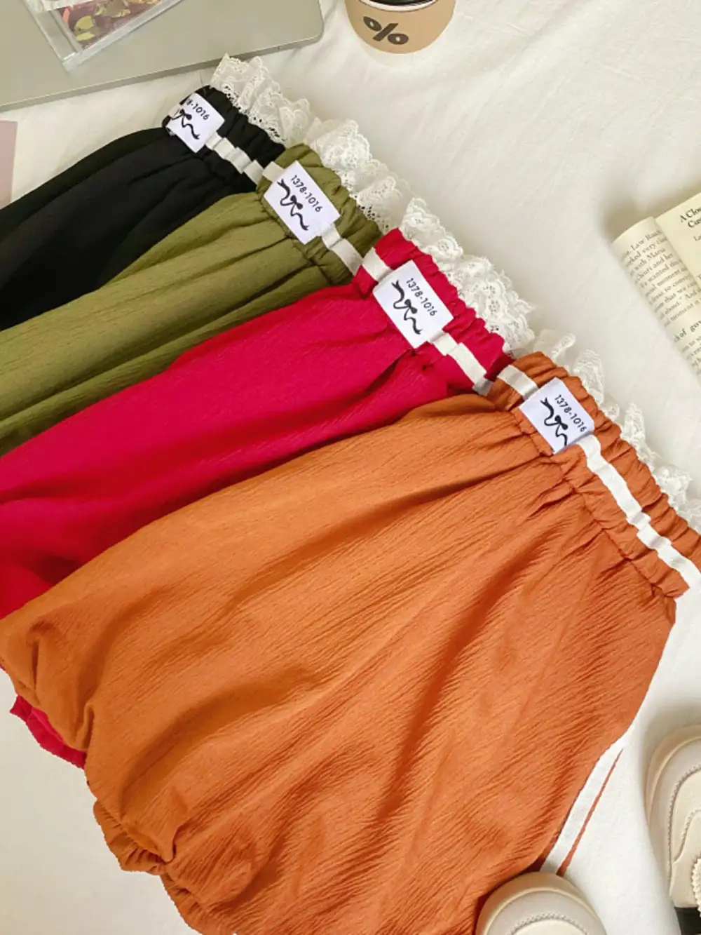Lace Trim Elastic Waist Mini Skirt