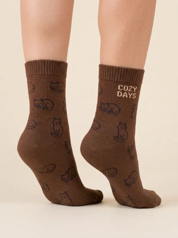 Clean-Line Cat-Motif Casual Socks