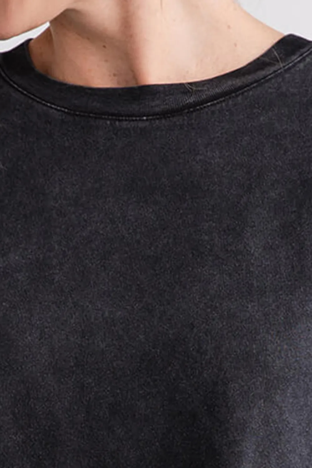 Crew Neck Cropped Tee - black