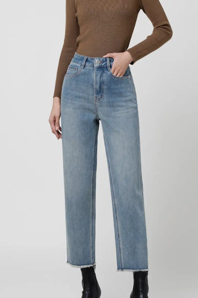Straight-Leg Cropped Frayed Jeans