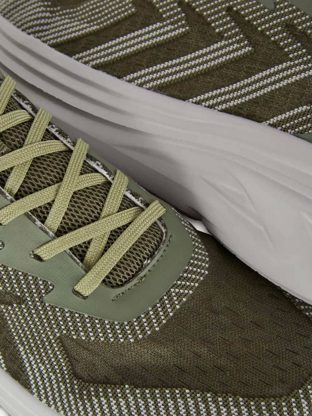 Daily Lightweight Anti-Slip Wear-Resistant Sports Shoes
