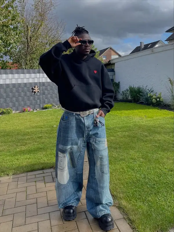 🖤 Oversized Boxy Hoodie – Minimalist Cool. Unisex Comfort. Timeless Street Vibe.