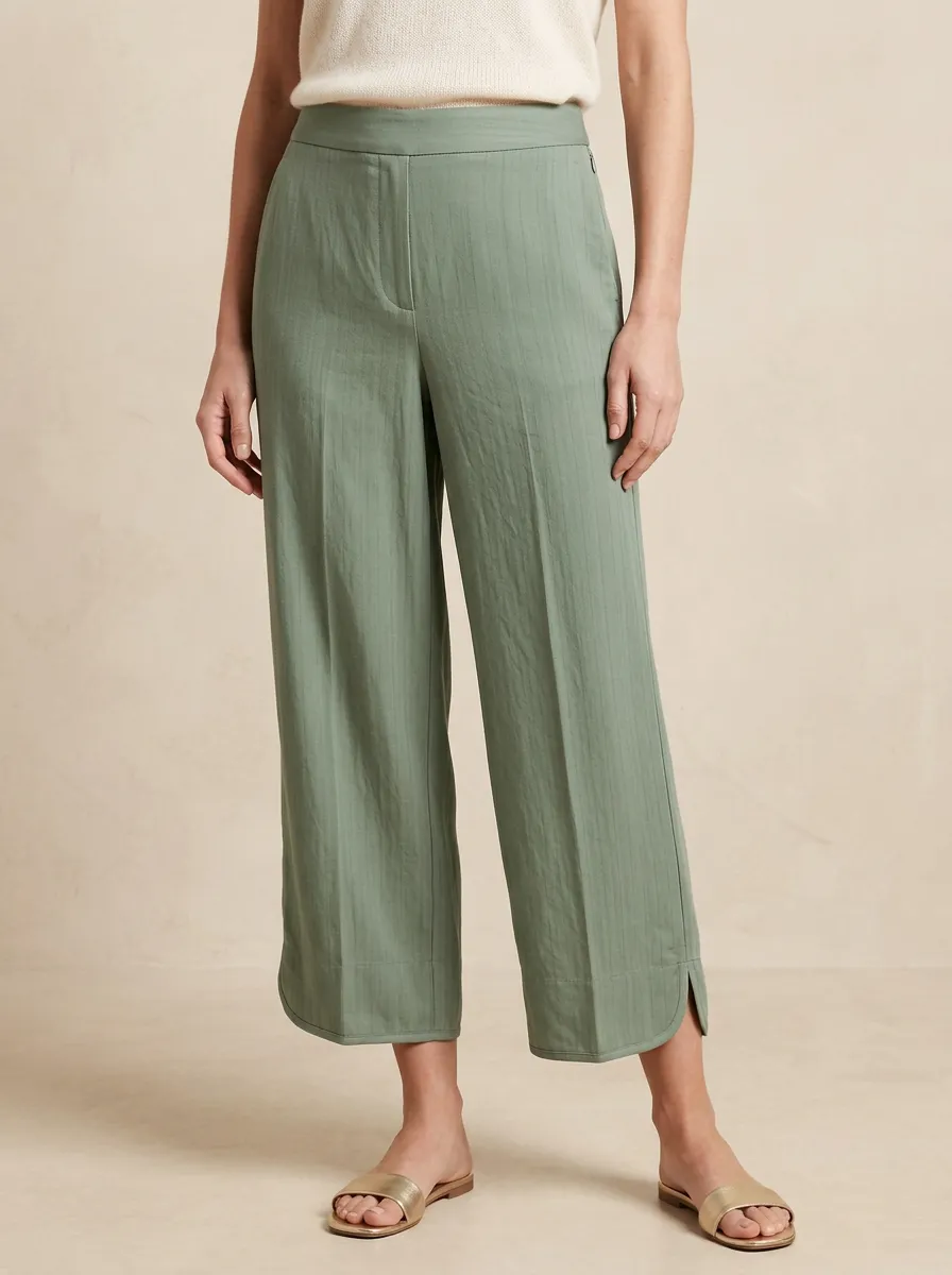 Women's Striped Textured Capri Pants