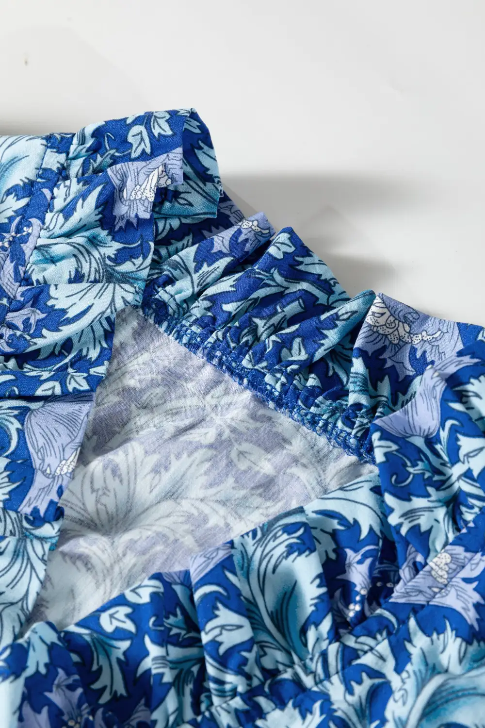 Lightweight Feel Floral Printed V Neck Dress