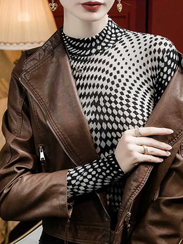 Long Sleeve Curve Fit Contrast Print Mock Neck T-Shirt