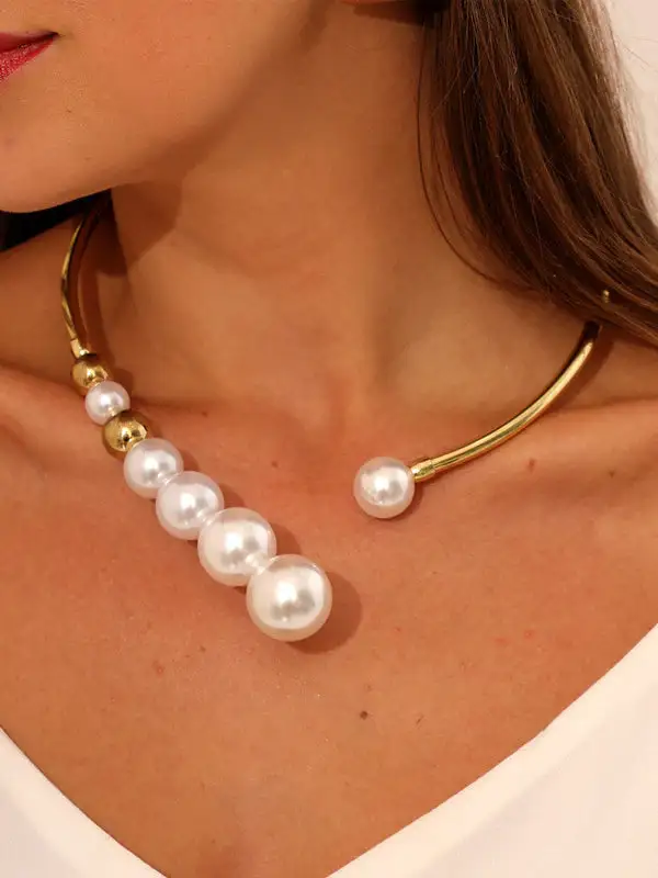 Asymmetric Beaded Geometric Dainty Necklace