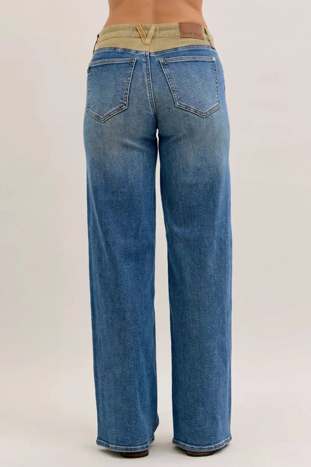 Soft Washed Pocketed Stretch Straight Leg Jeans