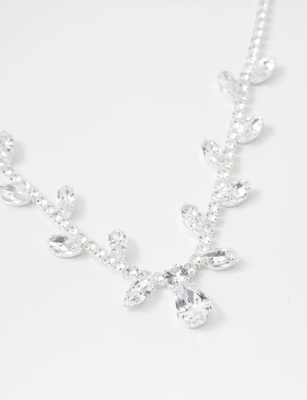 Elegant And Exquisite Crystal Pendant Necklace