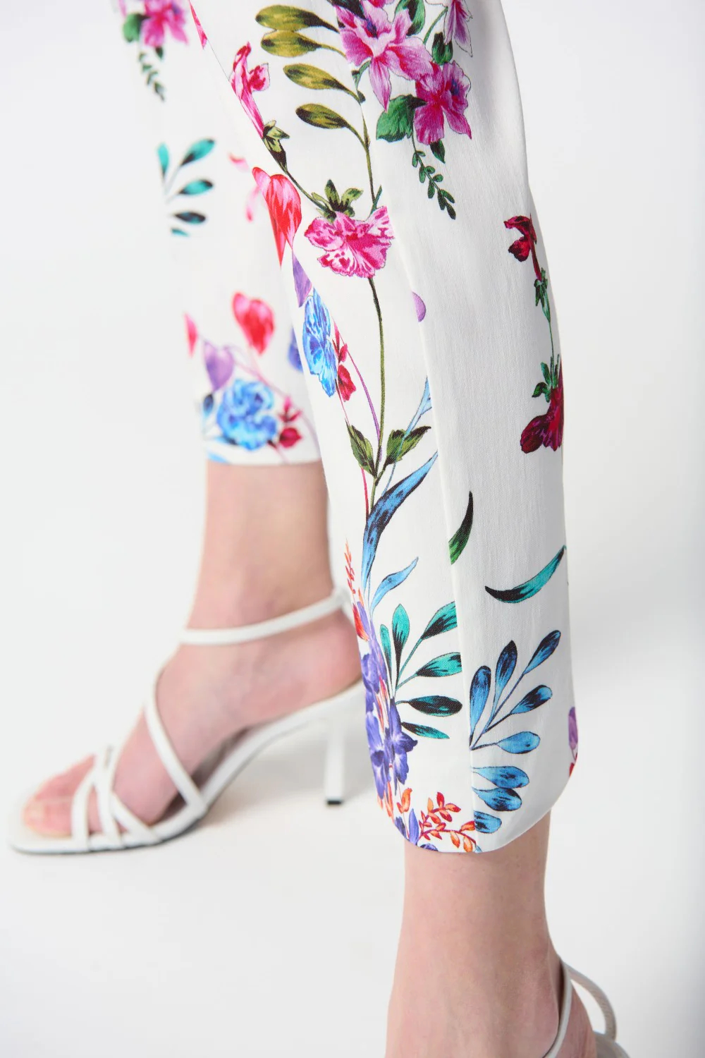 Floral Print Pull - On Cropped Pants