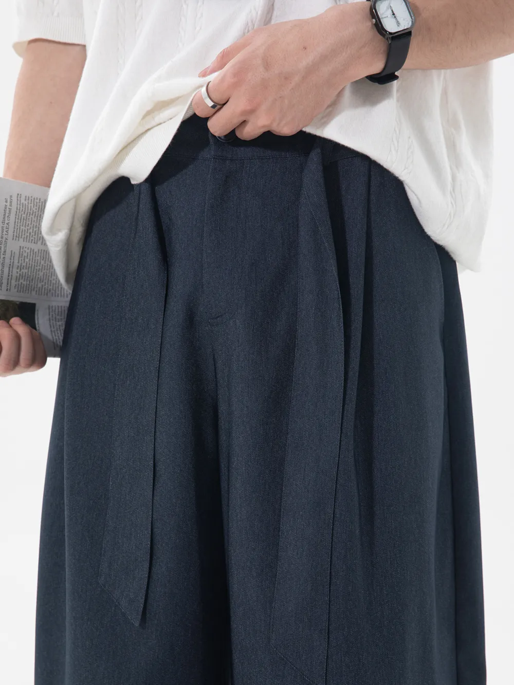 Lightweight Curved-Leg Drawstring Casual Jeans