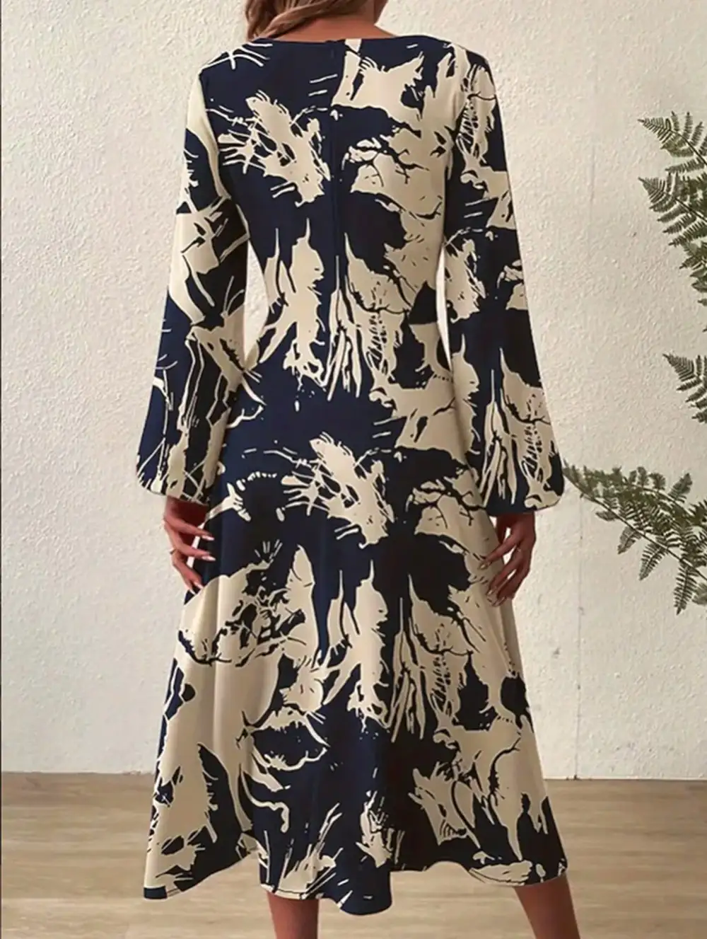 Relaxed Fit V-Neck Print Dress