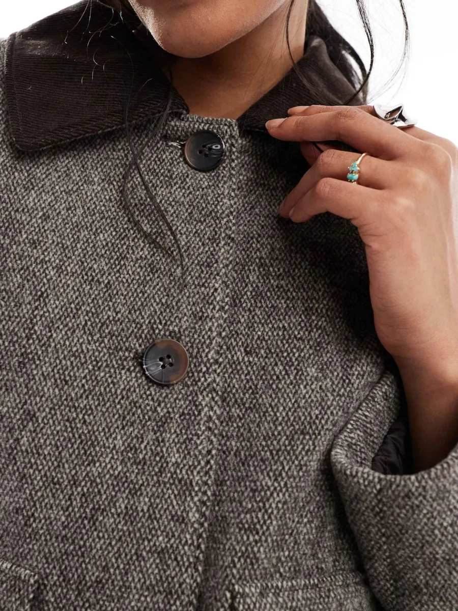 Tweed Contrast-Collar Button Jacket
