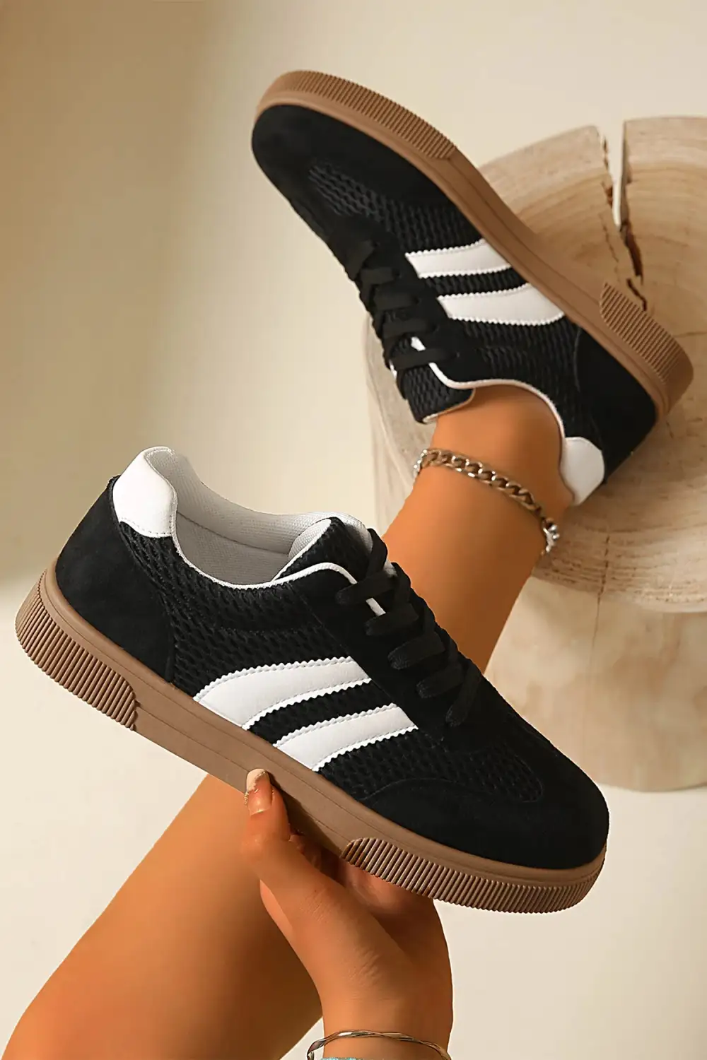 Refined Mesh Patchwork Lace-Up Casual Sneakers