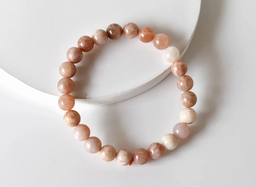 Minimal Charm Bracelet Detail Pink