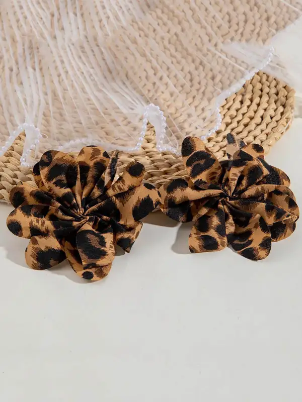 Elegant Leaf Drop Earrings