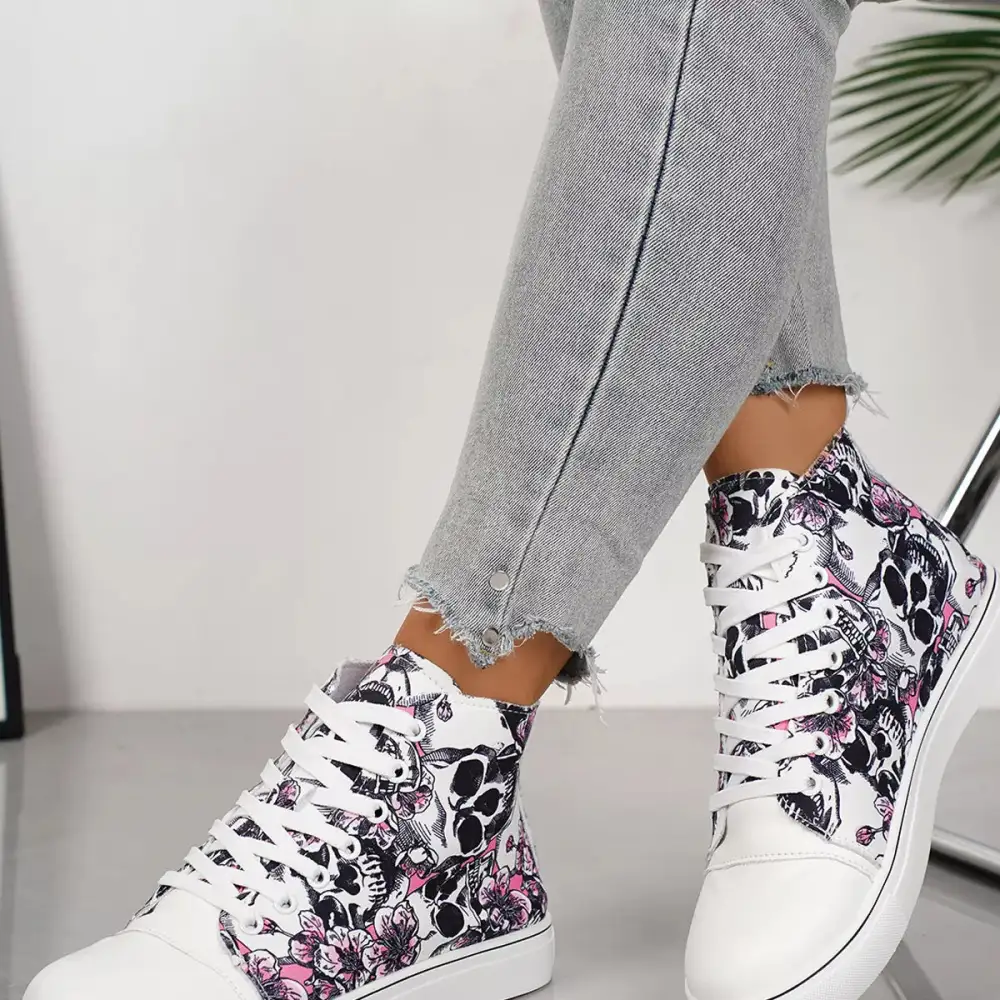 Lightweight Round Toe Lace-Up Sneakers