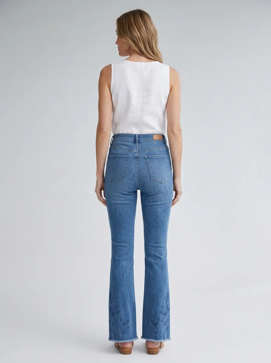Women's Ranch Inspired Floral Embroidery Floral Embroidered High-Rise Flare Jeans