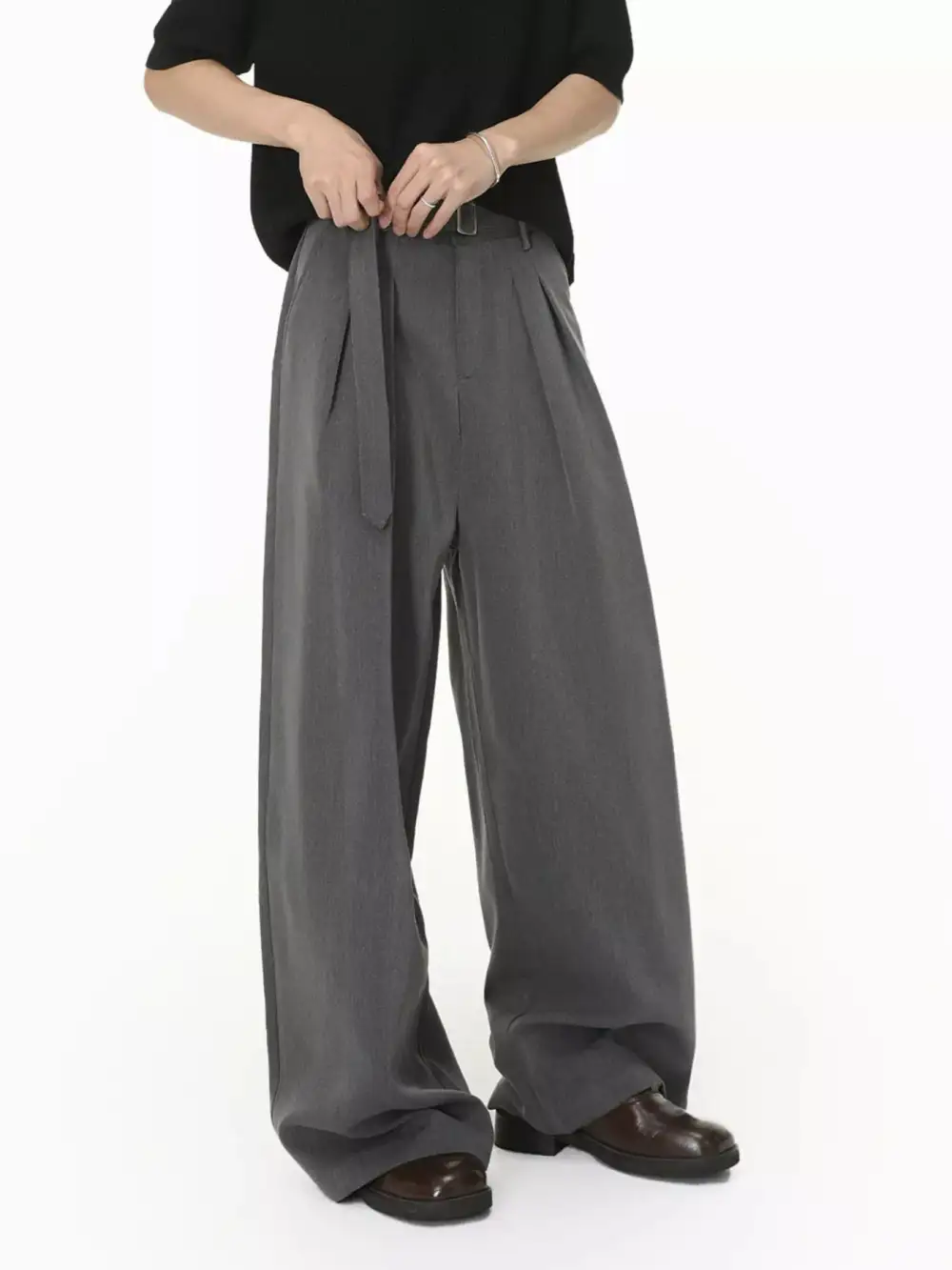 Relaxed Men's Wide Leg Pleated Pants