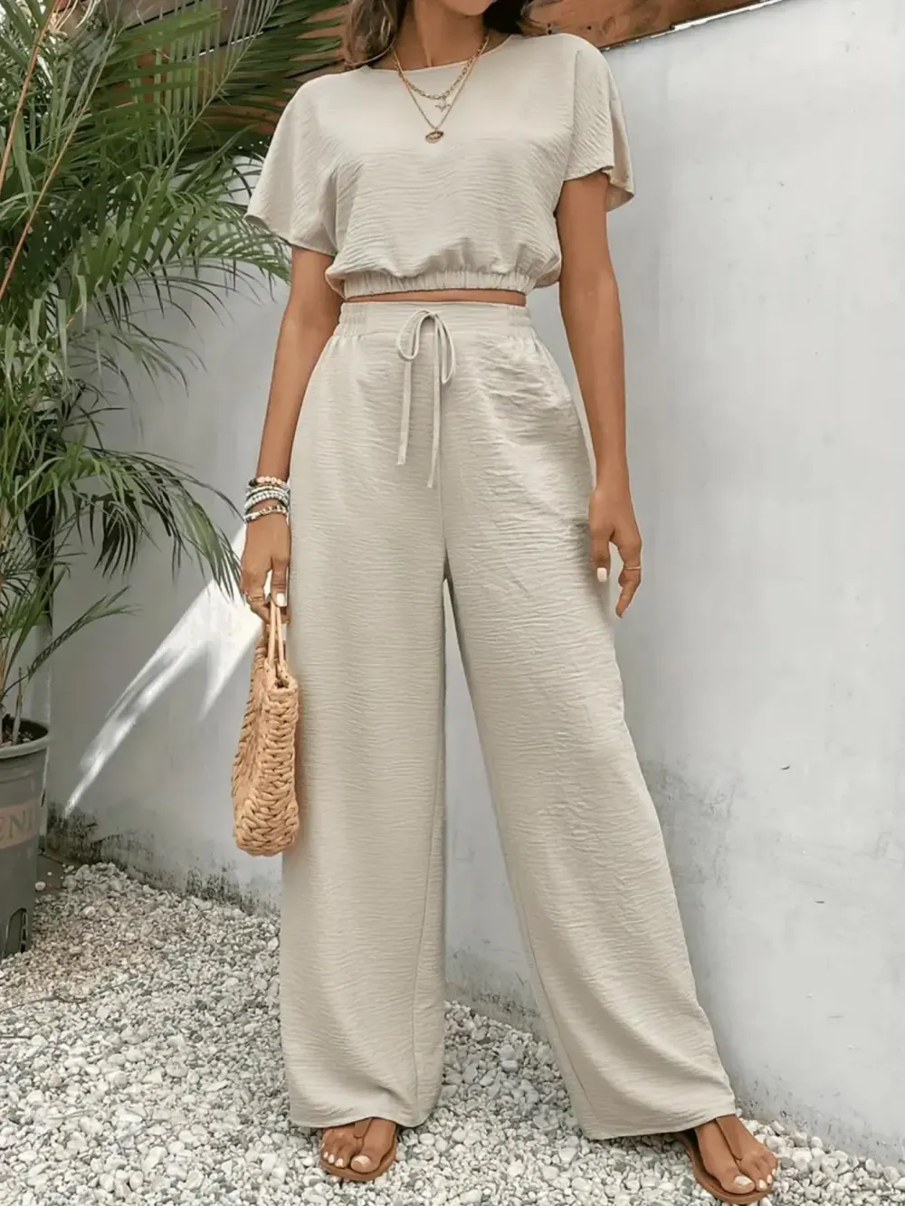 Women’s Casual Two-Piece Set – Round Neck Top & Wide-Leg Drawstring Pants