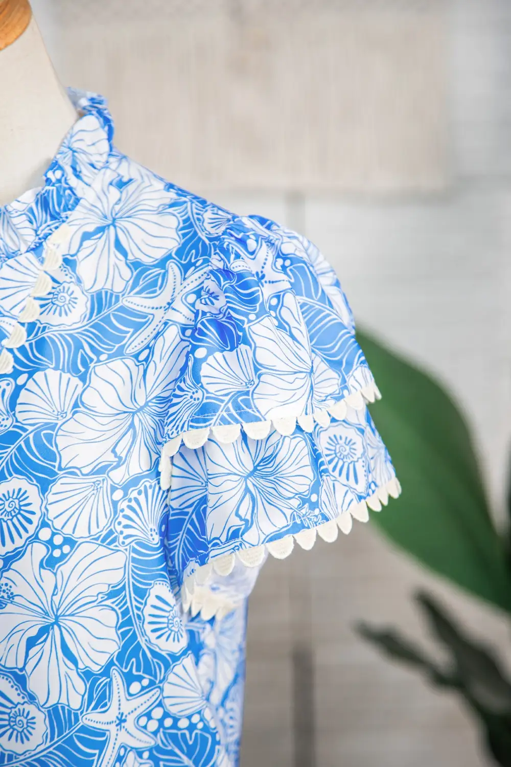 Sky Blue Oceanic Floral Print Scalloped Trim V Neck Short Sleeve Blouse